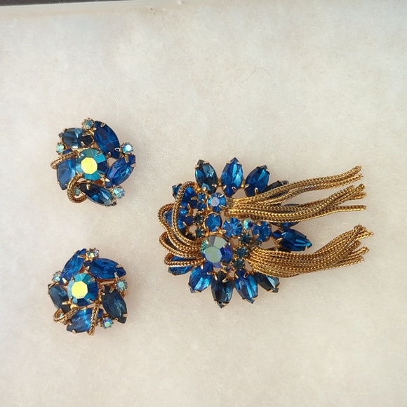 Hattie Carnegie vintage brooch and earrings Blue Rhinestones